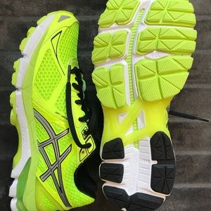 Women’s ASICS size 6.5, new without tags